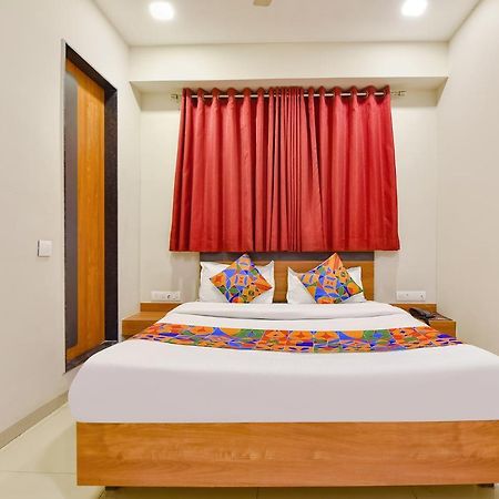 Fabhotel Happinex Surat Exterior foto
