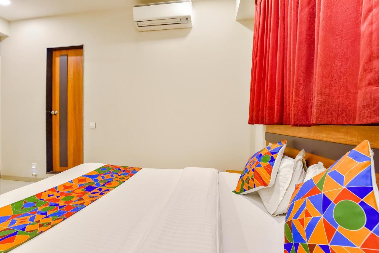 Fabhotel Happinex Surat Exterior foto
