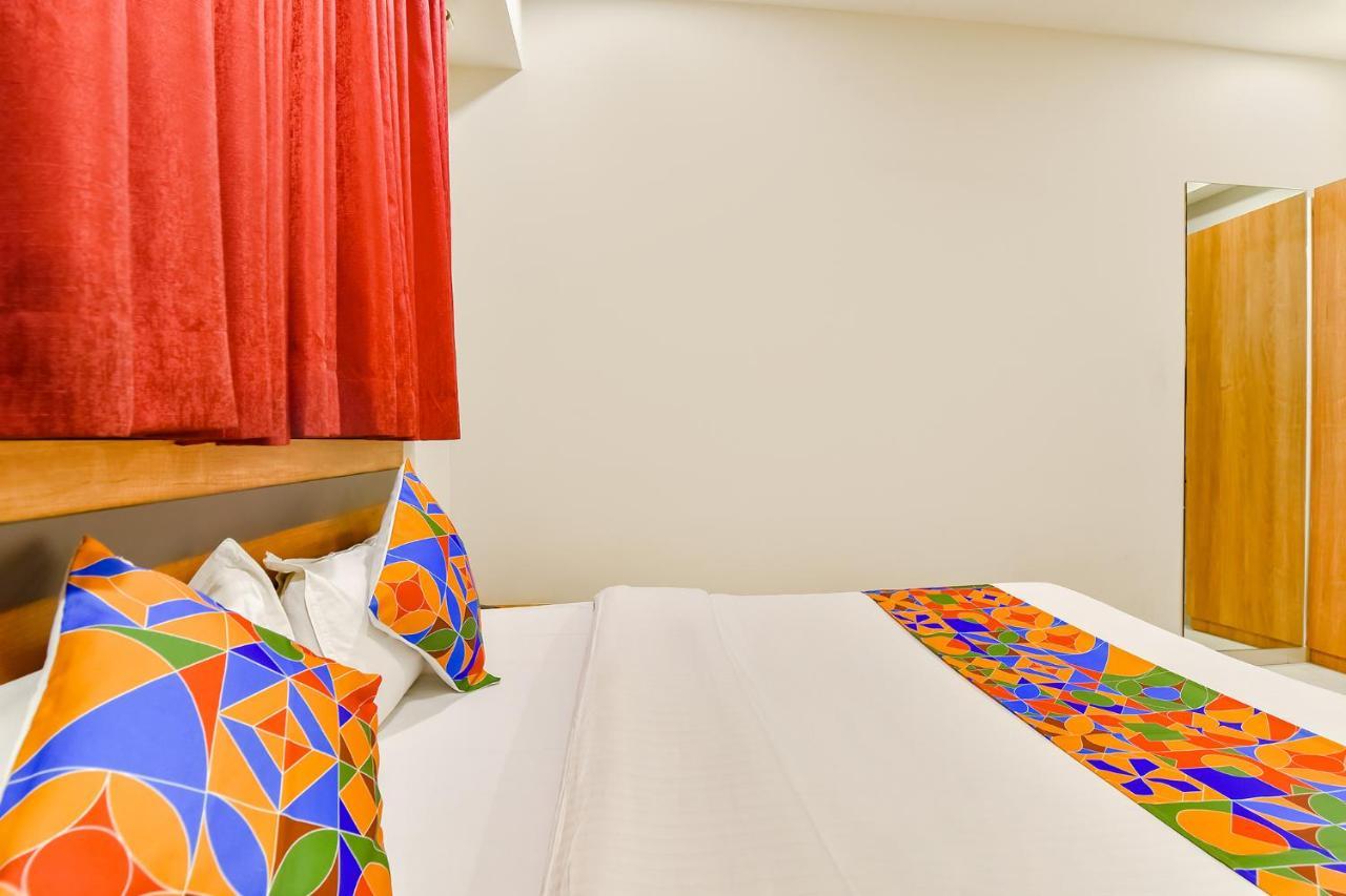 Fabhotel Happinex Surat Exterior foto