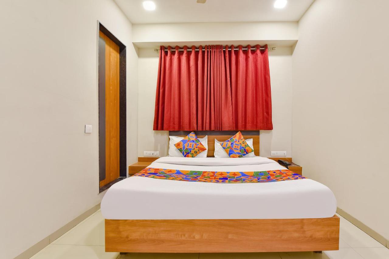 Fabhotel Happinex Surat Exterior foto