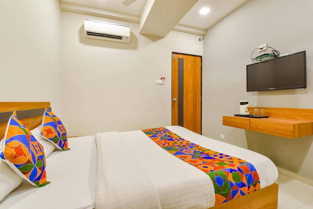 Fabhotel Happinex Surat Exterior foto