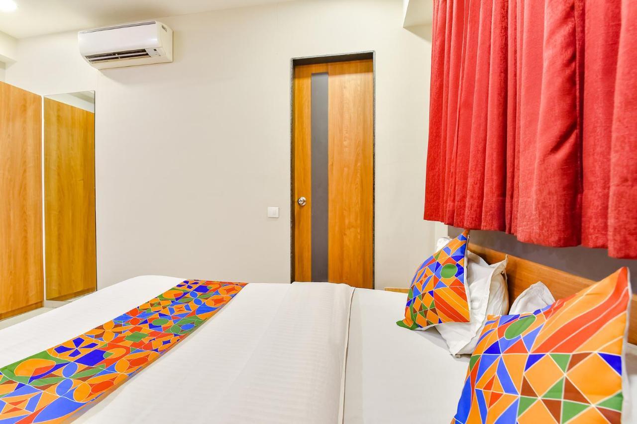 Fabhotel Happinex Surat Exterior foto